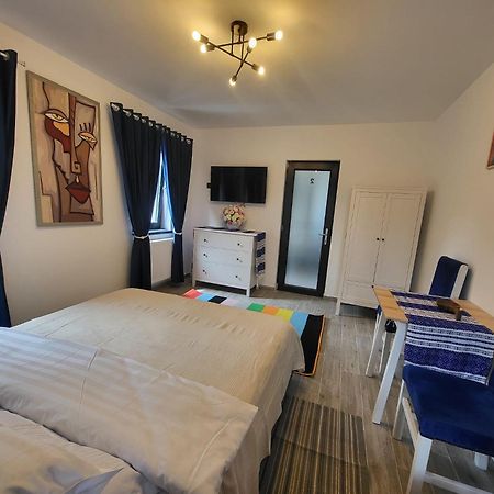 Pensiunea Casa Dacilor Podeni Exteriör bild