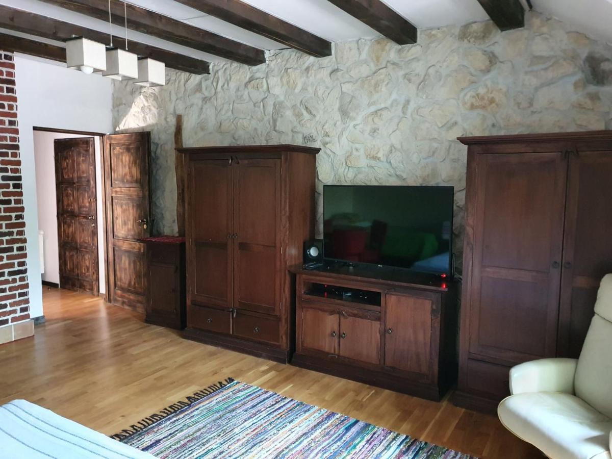 Pensiunea Casa Dacilor Podeni Exteriör bild