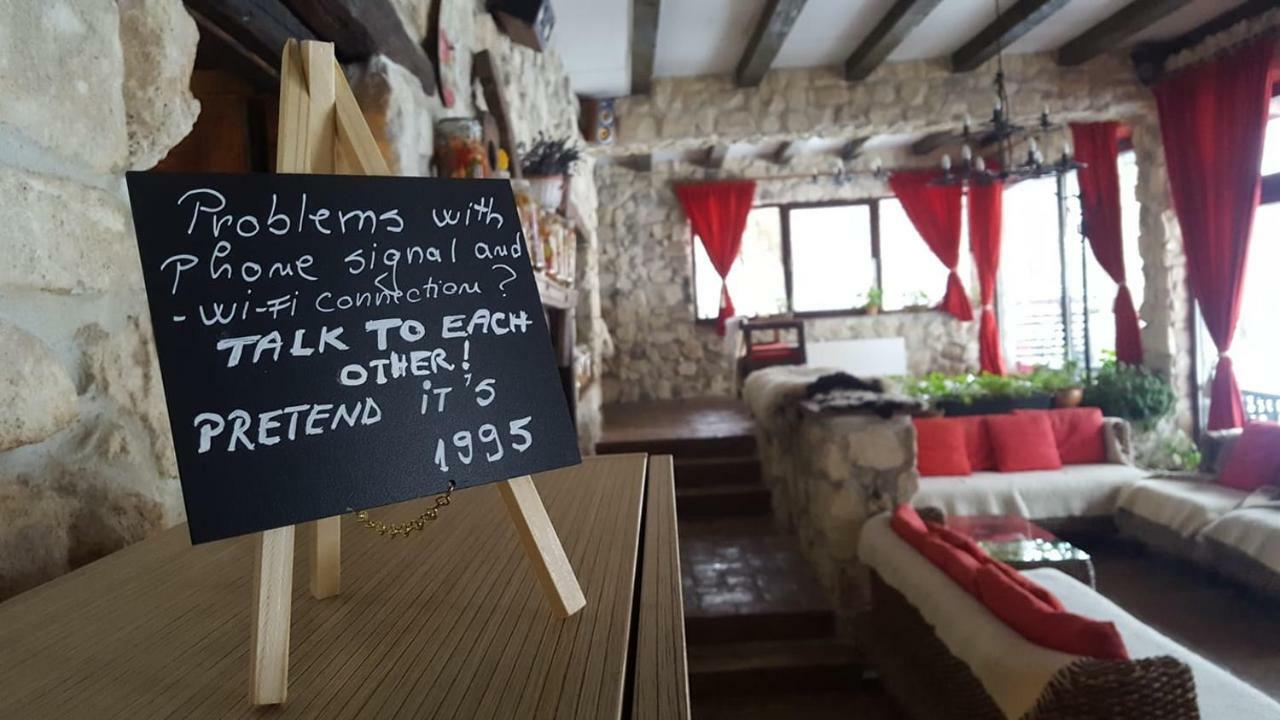 Pensiunea Casa Dacilor Podeni Exteriör bild